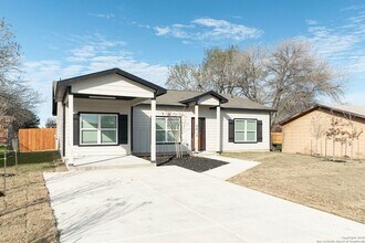 5815 Tree View St in San Antonio, TX - Building Photo - Building Photo