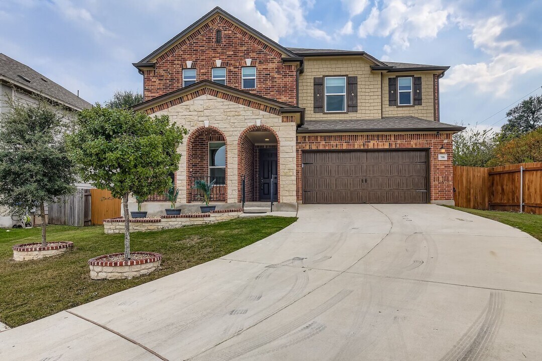 716 Madalin Rue Ct in Leander, TX - Building Photo
