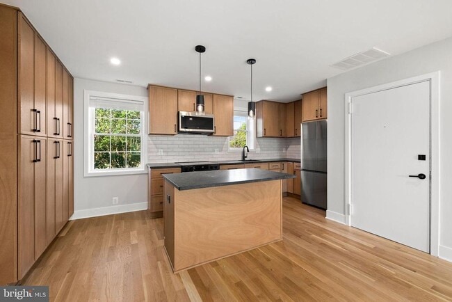 3472 S Utah St in Arlington, VA - Building Photo - Building Photo
