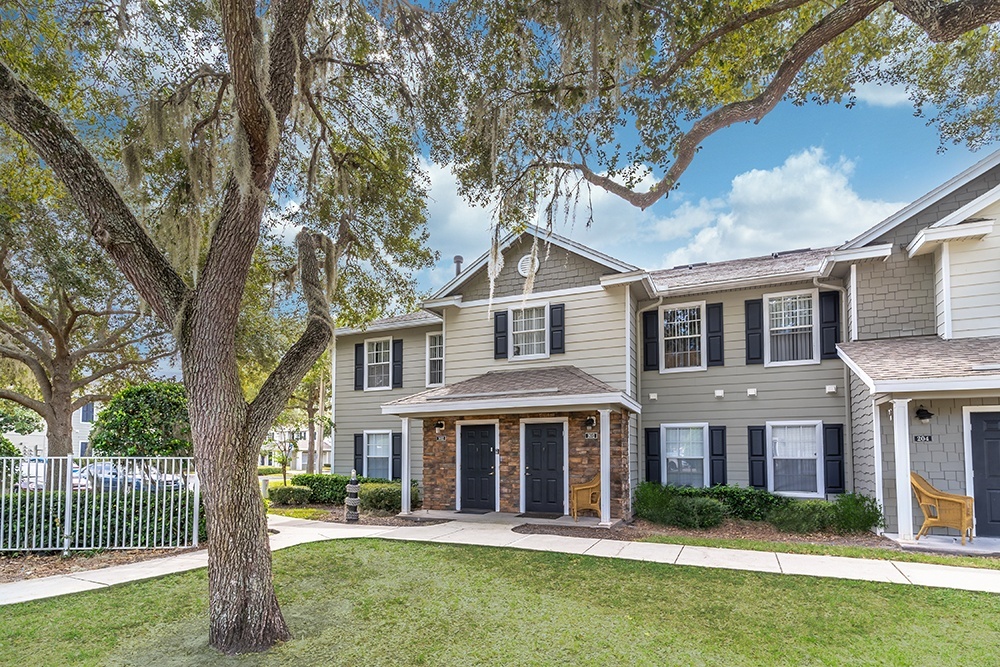 Lake Harris Cove in Leesburg, FL - Foto de edificio