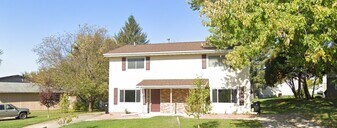 2107 10th St Pl in Coralville, IA - Building Photo