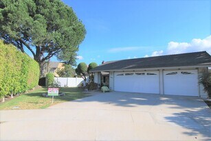 427 S Wrightwood St in Orange, CA - Building Photo