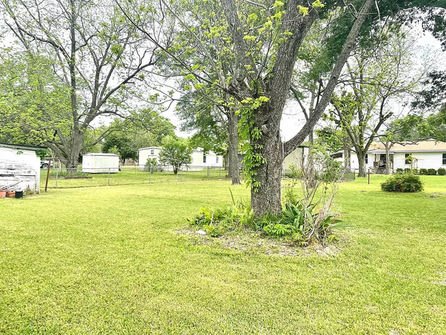 302 7th St in Palestine, TX - Building Photo - Building Photo