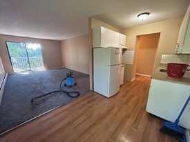33924 George Ferguson Way in Abbotsford, BC - Building Photo