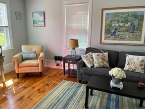 21 Blaney St, Unit #1 in Swampscott, MA - Foto de edificio - Building Photo