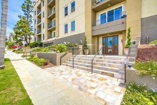 2445 Brant St in San Diego, CA - Building Photo