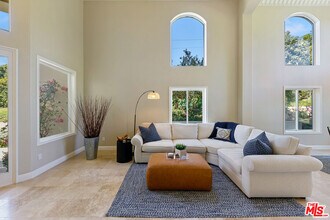 28905 W Beach Ln in Malibu, CA - Building Photo - Building Photo