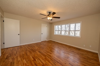 217 Fletcher Ave in Fayetteville, AR - Building Photo - Building Photo