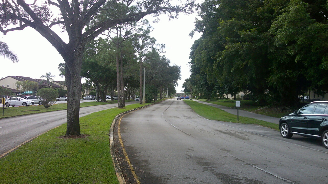 7257 Golf Colony Ct-Unit -203 in Greenacres, FL - Foto de edificio