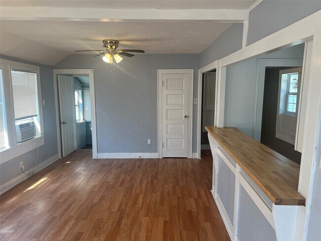 property at 2501 Dunlavy St