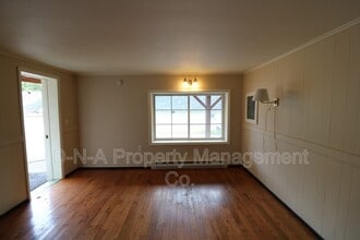 108 3rd St in Gouldsboro, PA - Building Photo - Building Photo