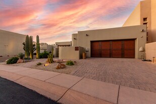 6711 E Camelback Rd in Scottsdale, AZ - Foto de edificio - Building Photo