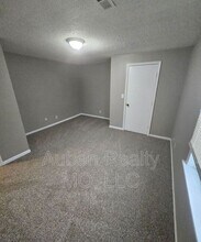 11757 Wood Oak Ave in Richmond, MO - Building Photo - Building Photo