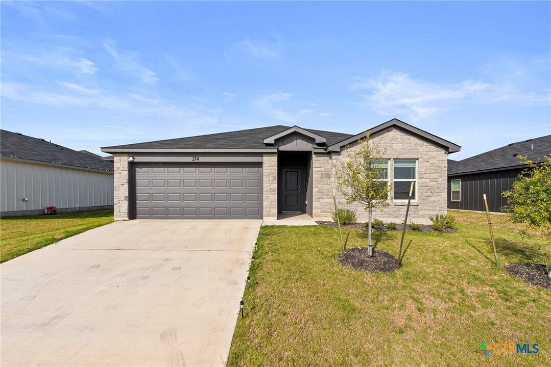 214 Great Hills Dr in Copperas Cove, TX - Building Photo