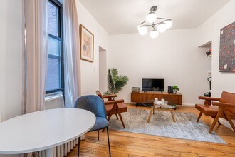 146 E 56th St in New York, NY - Building Photo - Building Photo