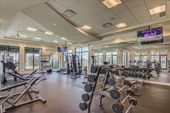 5604 Palmer Cir, Unit 202 in Bradenton, FL - Foto de edificio - Building Photo