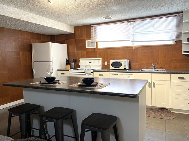 8239-893A 93a Ave NW in Edmonton, AB - Building Photo - Building Photo