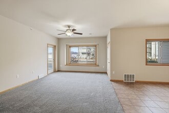 Prairie Stone Commons in Madison, WI - Foto de edificio - Building Photo