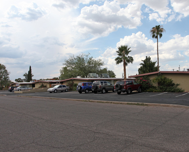 1401 E Adelaide Dr in Tucson, AZ - Building Photo - Building Photo