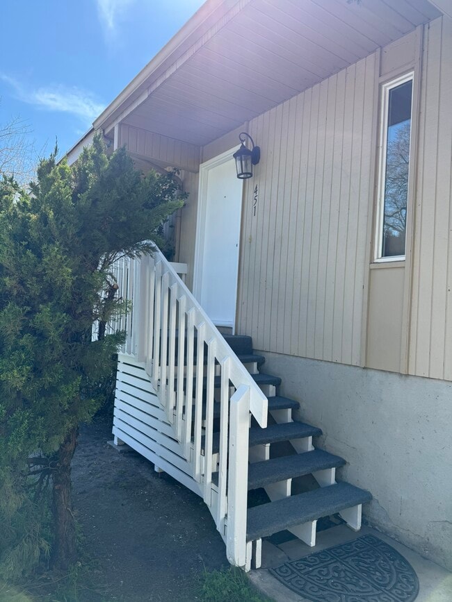 property at 451 N Montgomery St