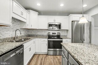 8110 Kelly Dr in Harrisburg, PA - Foto de edificio - Building Photo