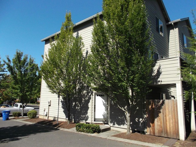 Riverview Village Homes in Portland, OR - Foto de edificio - Building Photo