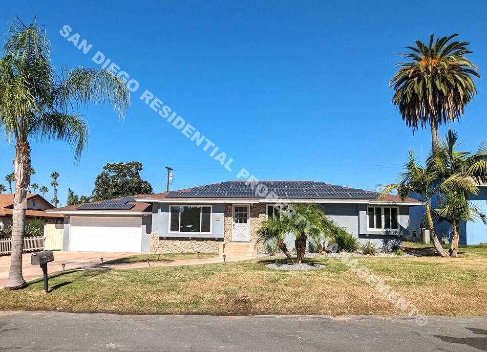 120 Green Ave in Escondido, CA - Foto de edificio
