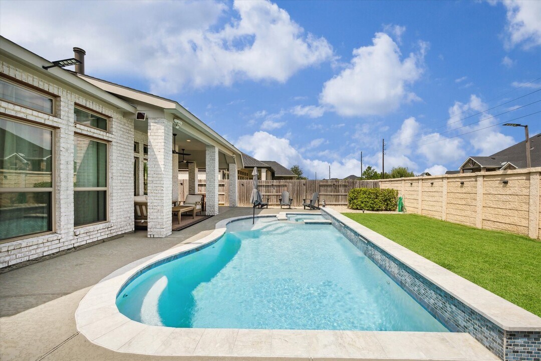 28710 Wildthorne Ct in Katy, TX - Building Photo