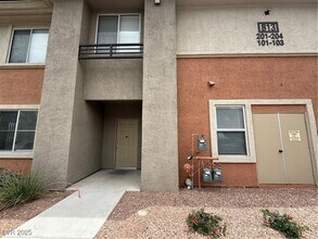 813 Peachy Canyon Cir in Las Vegas, NV - Building Photo - Building Photo