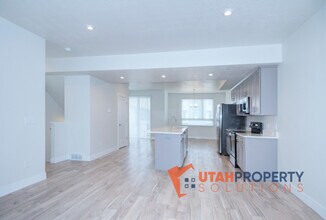 996 W 450 S in American Fork, UT - Foto de edificio - Building Photo