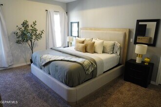 132 Esther Trl in Sunland Park, NM - Foto de edificio - Building Photo