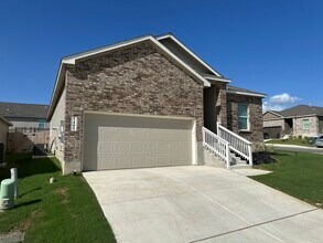 5405 Basil Trce in Saint Hedwig, TX - Building Photo - Building Photo