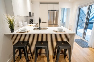 2440 Rue de Rouen in Montréal, QC - Building Photo - Building Photo