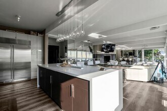 1737 Sunset Plaza Dr in Los Angeles, CA - Building Photo - Building Photo