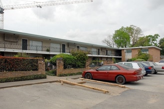 Richton Gardens Apartments in Houston, TX - Building Photo - Building Photo