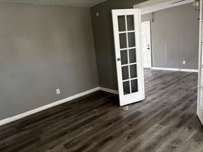 6521 Cissna Dr in Fayetteville, NC - Foto de edificio - Building Photo