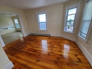 110 Pleasant St in Gardner, MA - Building Photo - Building Photo