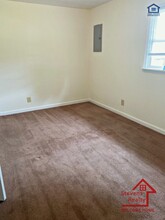 702 Couch St, Unit 30 in McMinnville, TN - Foto de edificio - Building Photo
