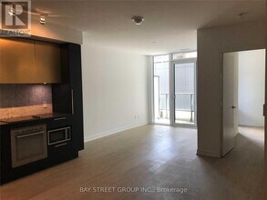 85-885 Wood St in Toronto, ON - Building Photo - Building Photo