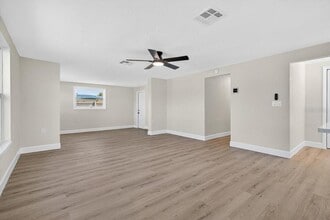 420 Palm Creek Dr in Englewood, FL - Building Photo - Building Photo