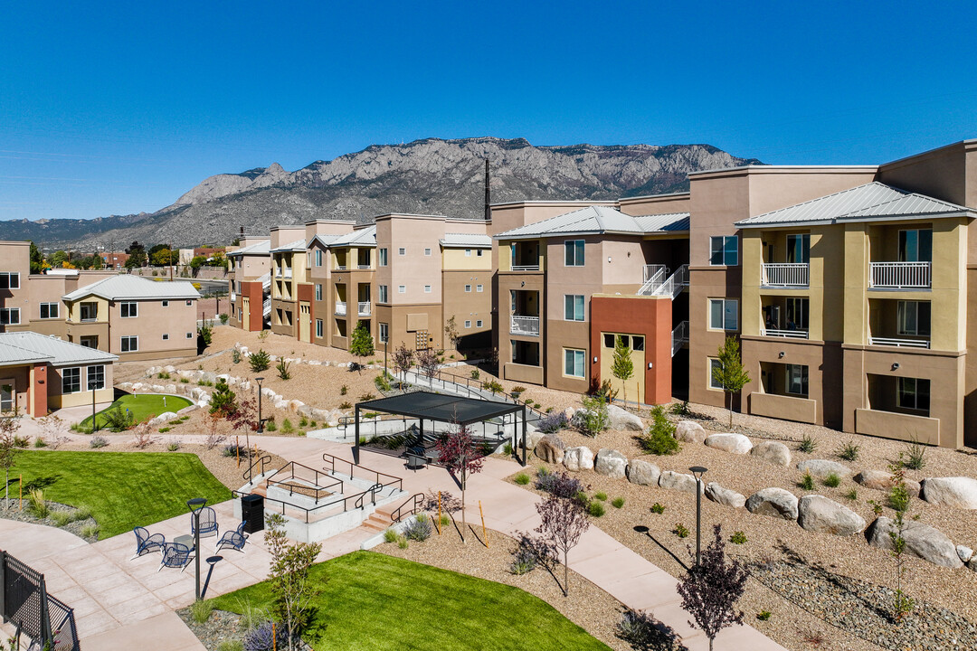 Allaso High Desert in Albuquerque, NM - Foto de edificio