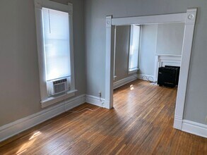 248 1/2 W 5th Ave in Columbus, OH - Foto de edificio - Building Photo