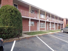 1340 N Main St in Wheaton, IL - Building Photo