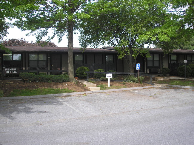 Cedar Crossing Apartments in Frederick, MD - Foto de edificio - Building Photo