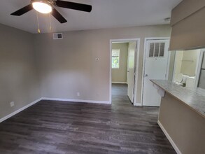 905 W 11th St N, Unit 103 in Wichita, KS - Building Photo - Building Photo