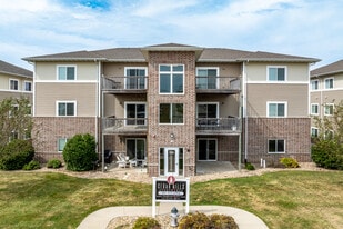 Cedar Hills Apartments in Cedar Falls, IA - Building Photo
