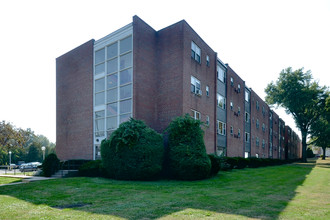 Saxon Road in Wethersfield, CT - Building Photo - Building Photo