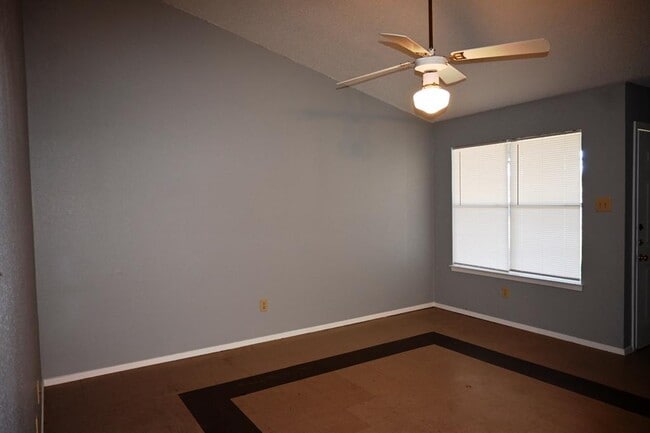 817 Lexington Rd in Elgin, TX - Building Photo - Building Photo