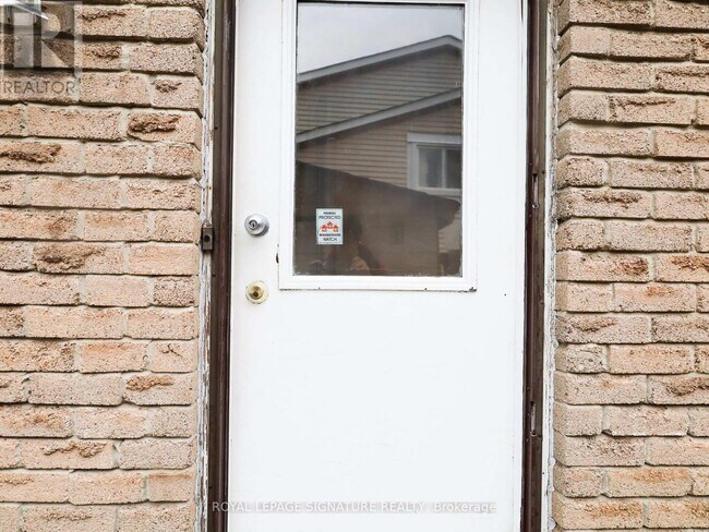 8 Stanbridge Ct in Toronto, ON - Building Photo - Building Photo
