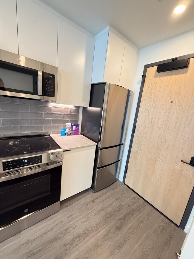 419 NW 34th St, Unit A5 in Miami, FL - Building Photo - Building Photo